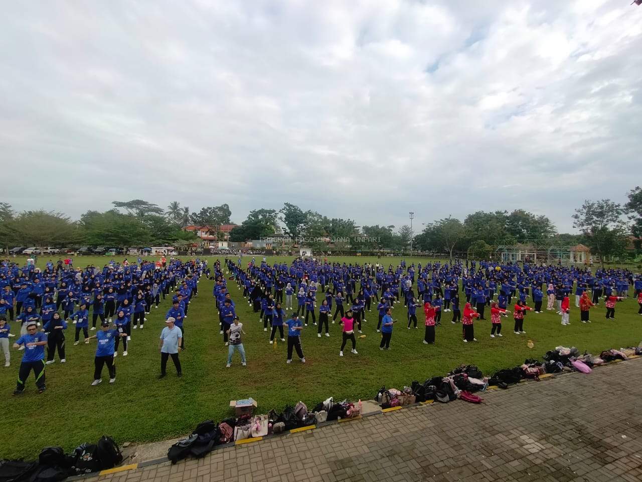 Penutupan PKKMB Universitas PGRI Silampari Tahun 2025 Ditutup dengan Senam Bersama