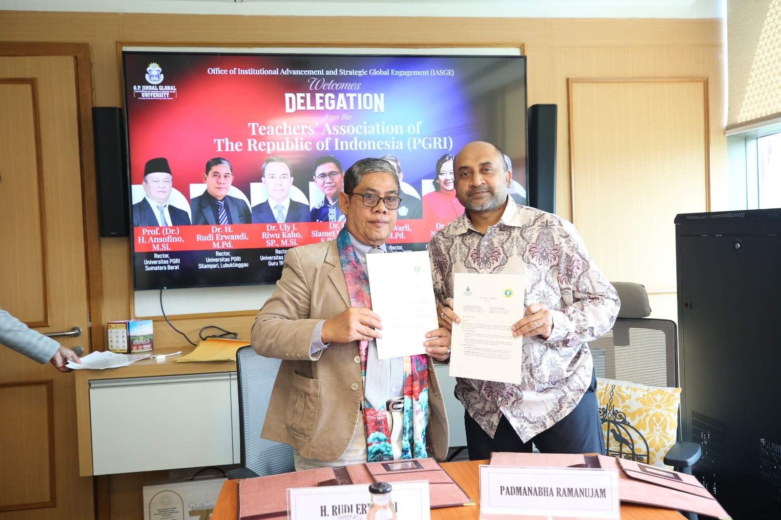 UNIVERSITAS PGRI SILAMPARI TANDATANGANI MoU BERSAMA O.P. JINDAL GLOBAL UNIVERSITY DAN PB PGRI UNTUK PERKUAT KERJA SAMA INTERNASIONAL DI BIDANG PENDIDIKAN